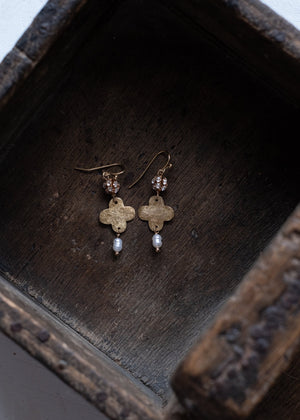 Golden Clover Pearl Earrings