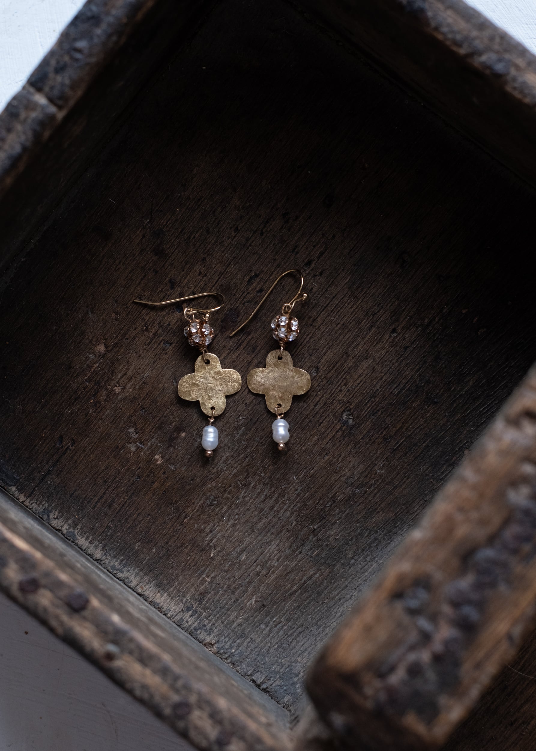 Golden Clover Pearl Earrings