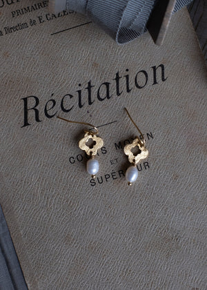 Golden Quatrefoil Pearl Drops