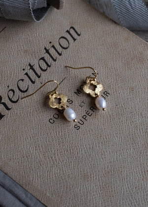 Golden Quatrefoil Pearl Drops