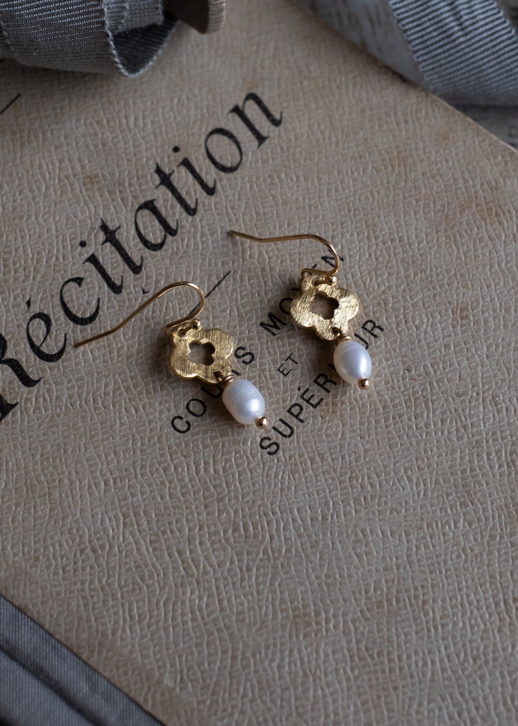 Golden Quatrefoil Pearl Drops