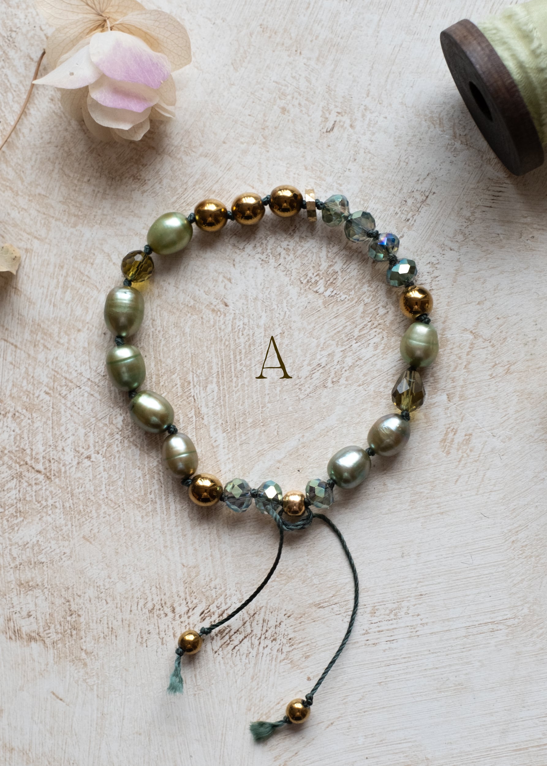 Olive Pearl and Moss Agate Adjustable Bracelet by Atelier 363, photo d