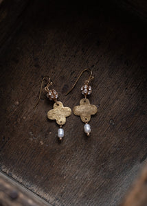 Golden Clover Pearl Earrings by Atelier 363, photo a