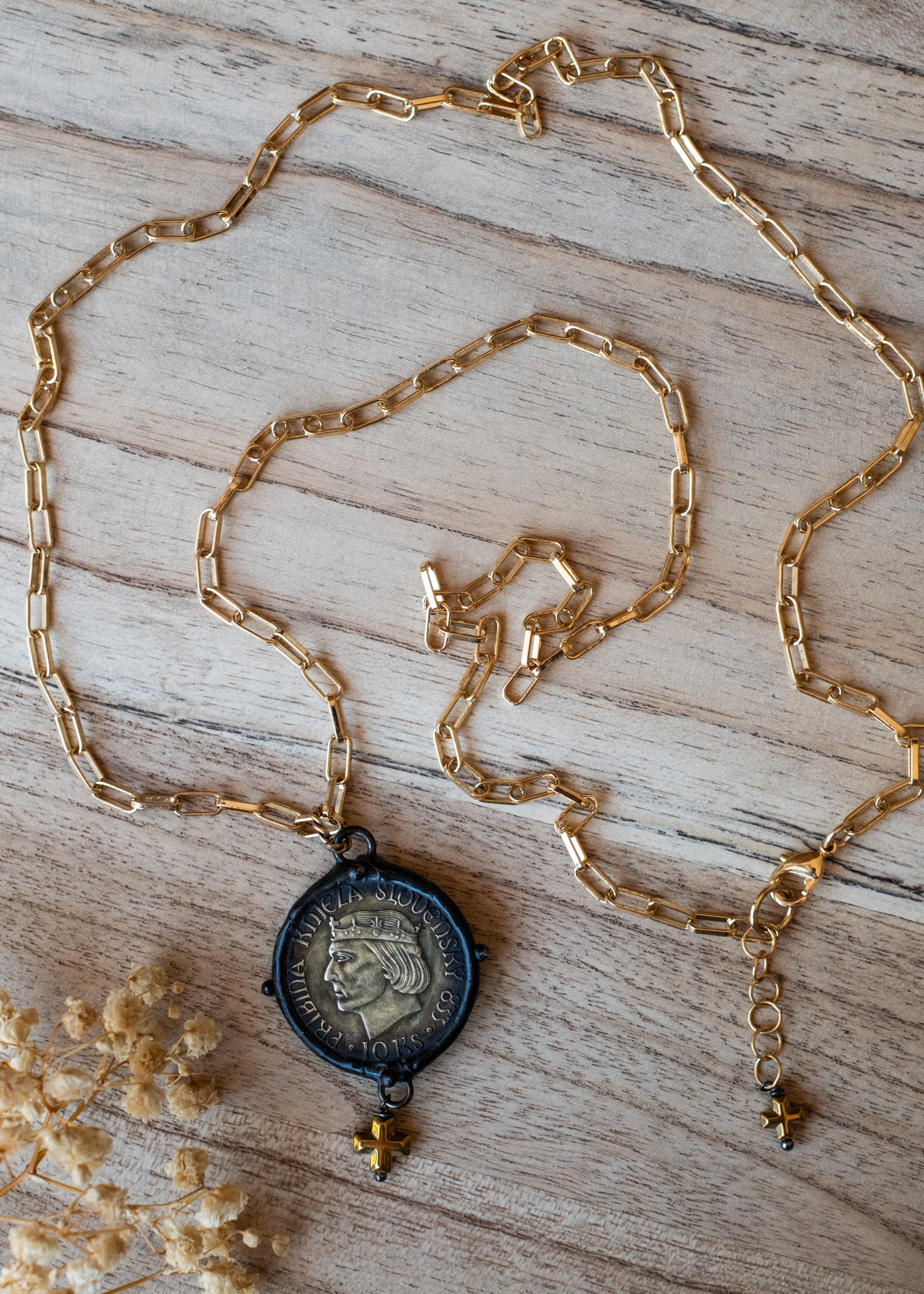 Kingdom Relic Coin Necklace by Atelier 363, photo d