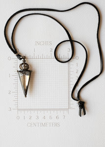 Shard of Night Necklace by Atelier 363, photo d