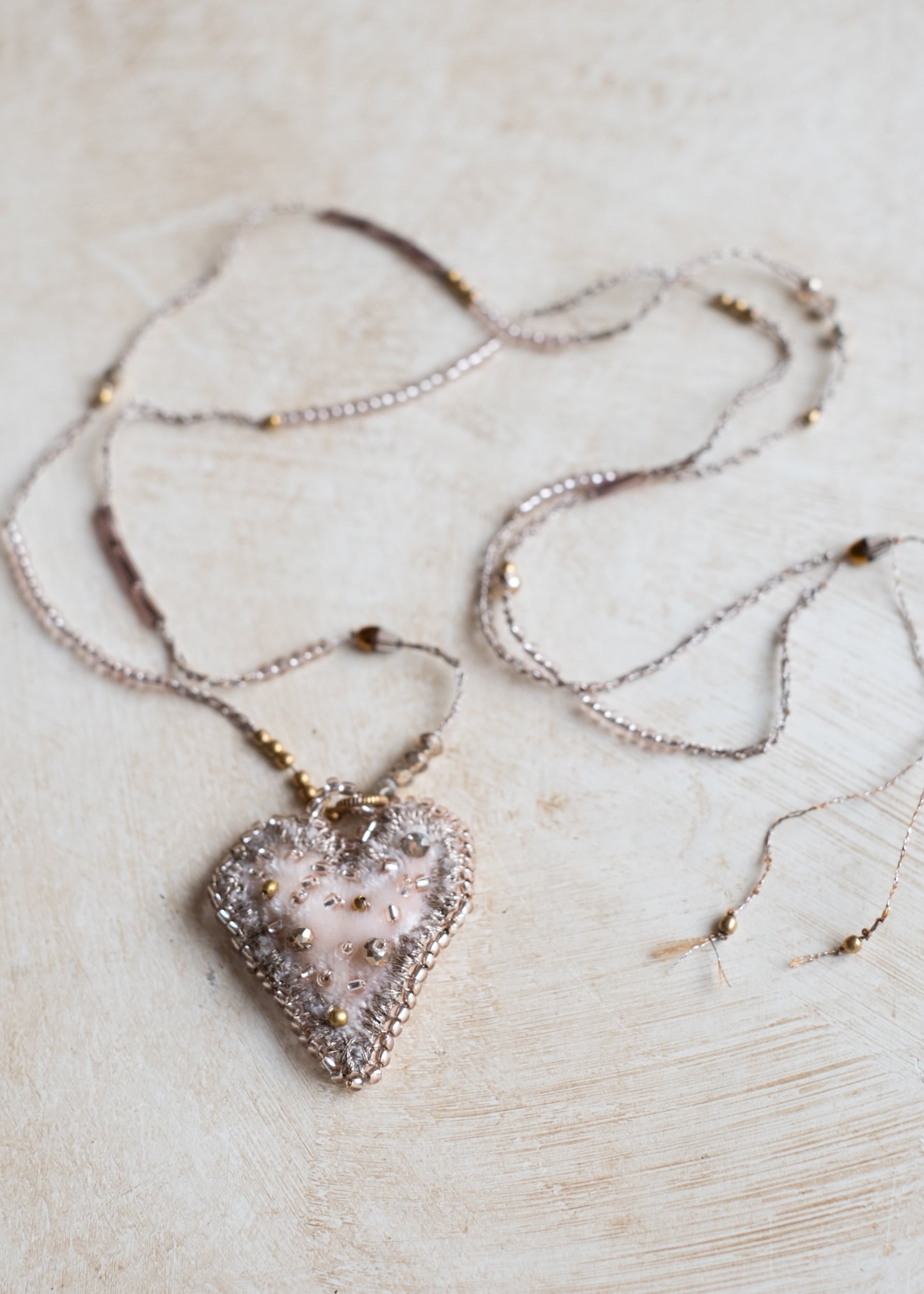 Powder Pink Velvet Heart Necklace by Atelier 363, photo d