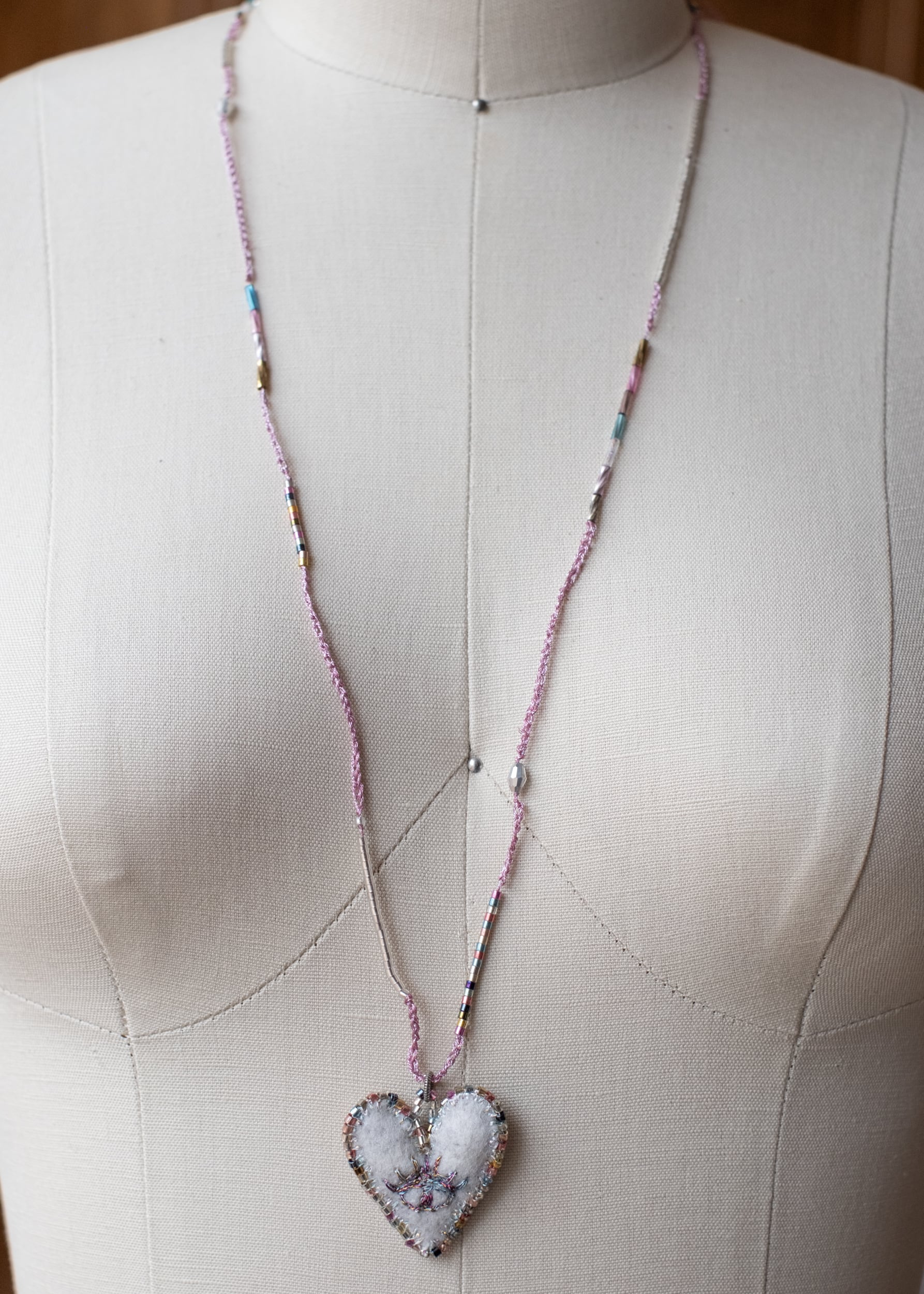 Rainbow Eye Felt Heart Necklace by Atelier 363, photo d
