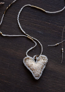 Pearl Cream Velvet Heart Necklace by Atelier 363, photo d