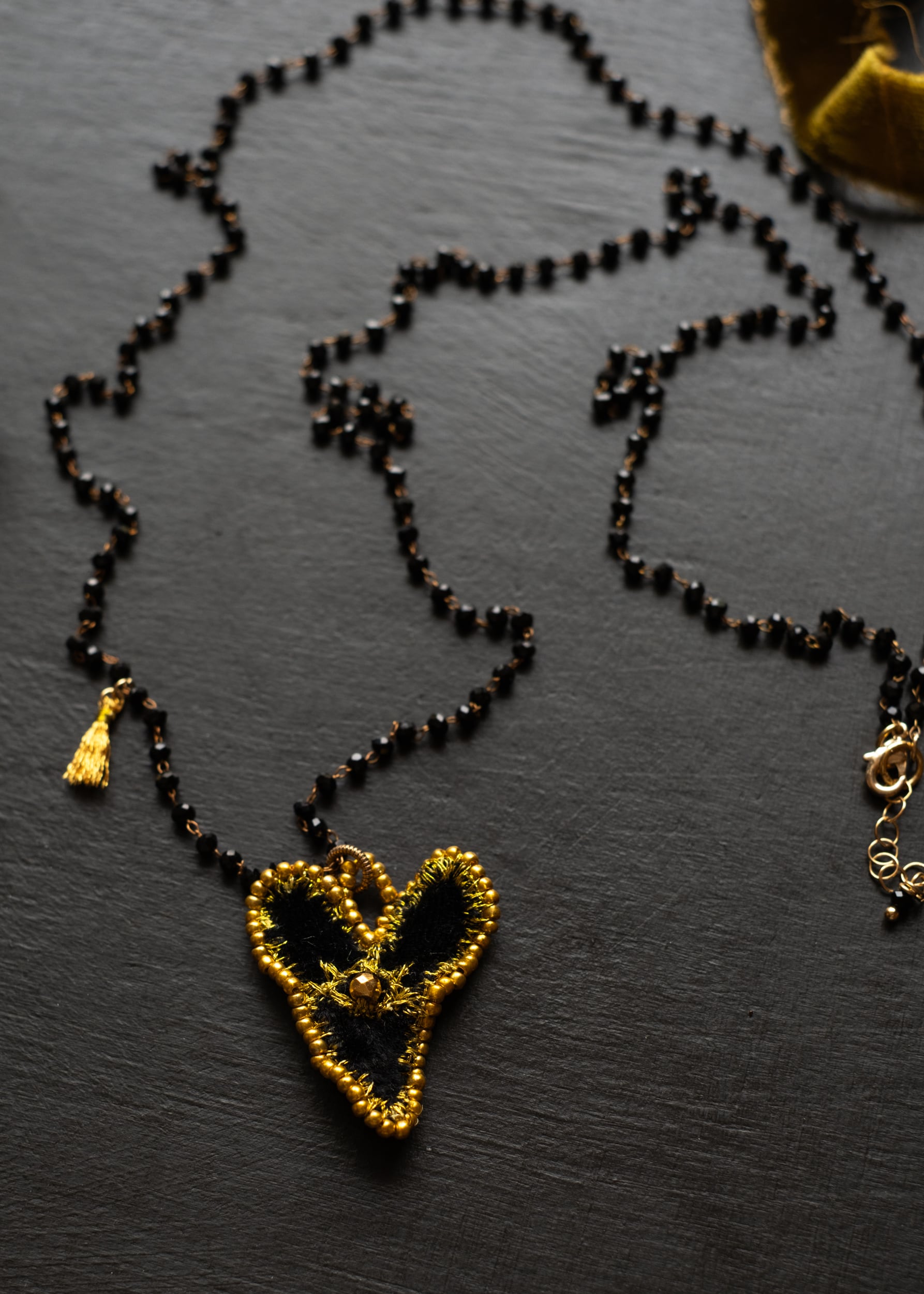 Golden Eye Black Velvet Heart Necklace by Atelier 363, photo d
