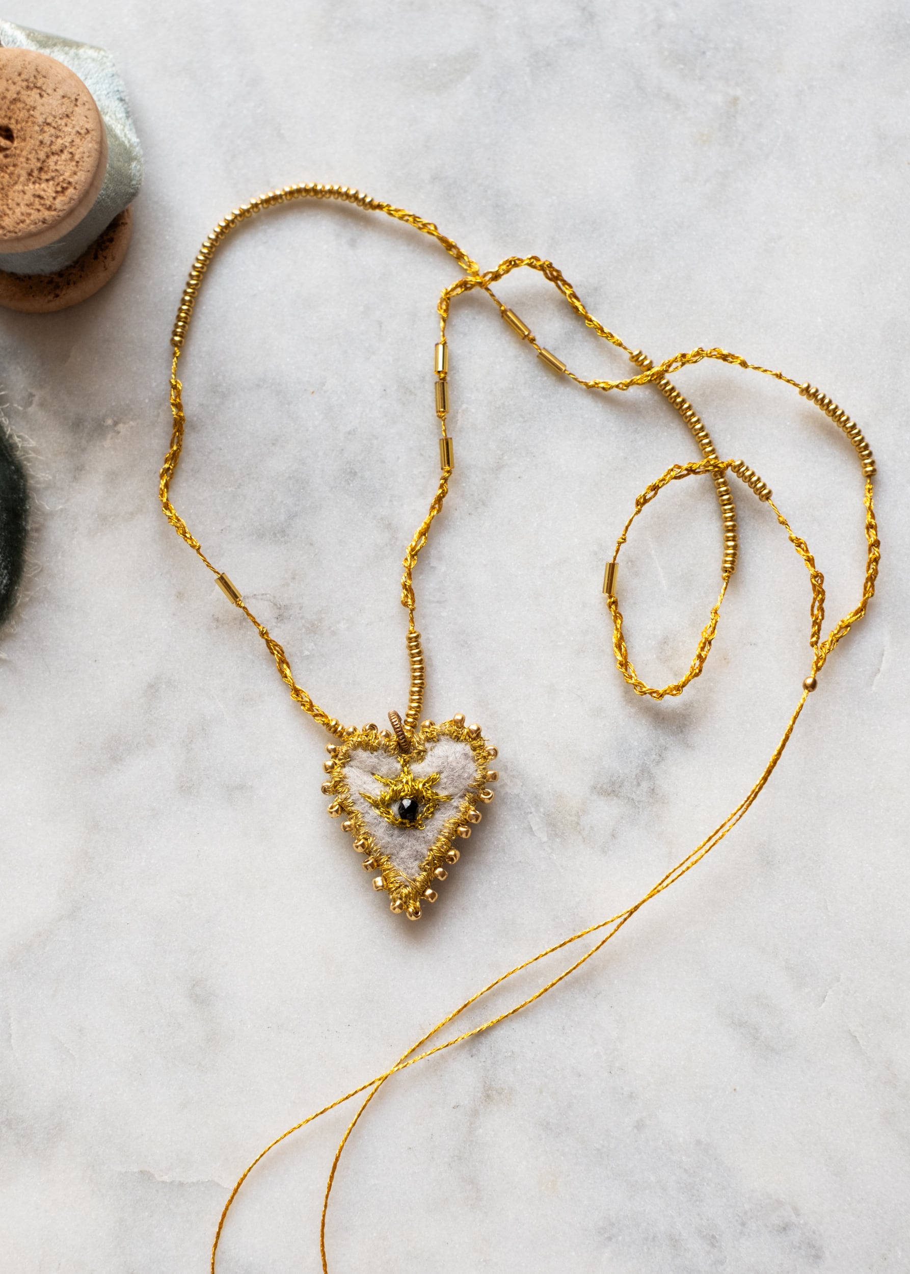 Golden Eye Felt Heart Necklace by Atelier 363, photo d