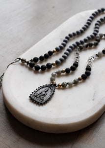 Amulet of Stillness Mala by Atelier 363, photo d