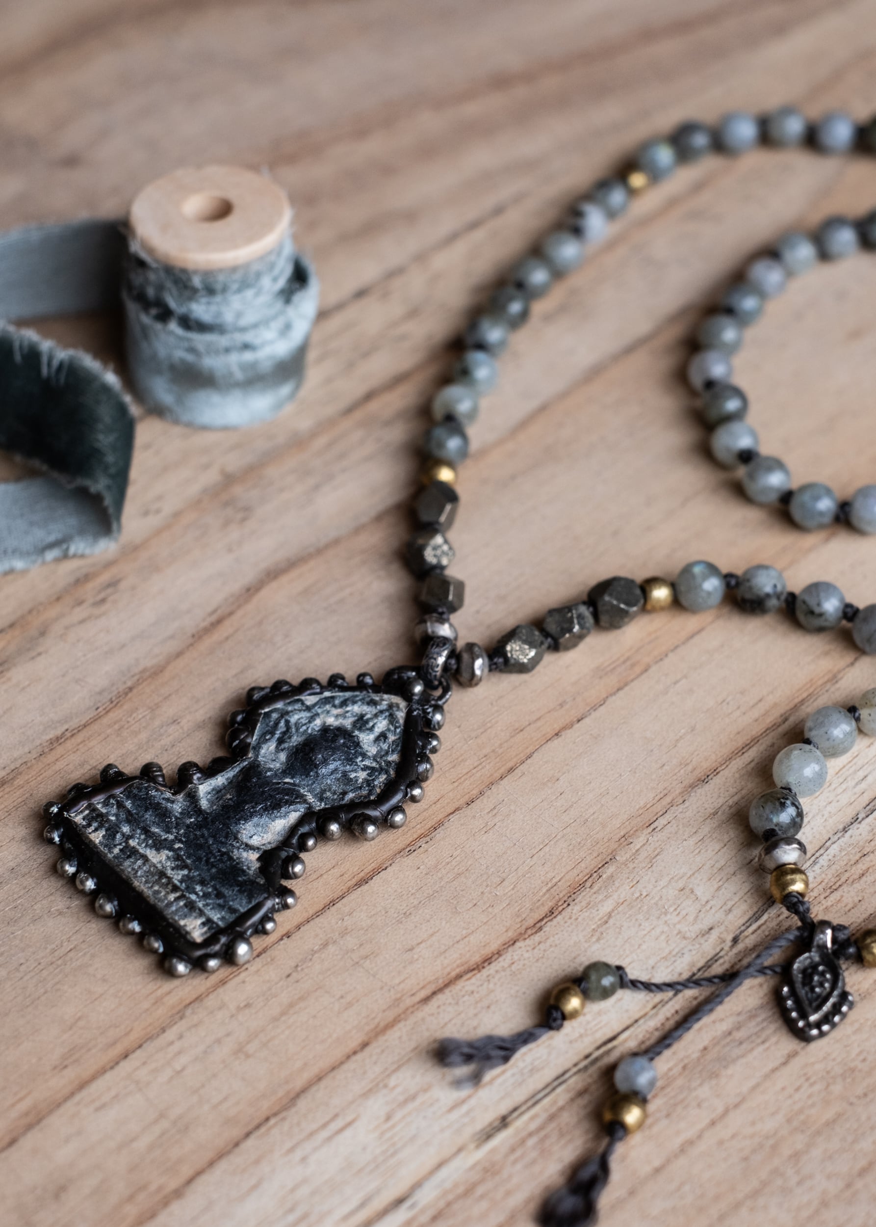 Guardian of Stillness Mala by Atelier 363, photo d