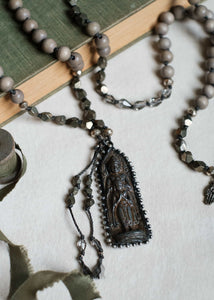 Mother and Praying Child Mala Necklace by Atelier 363, photo d