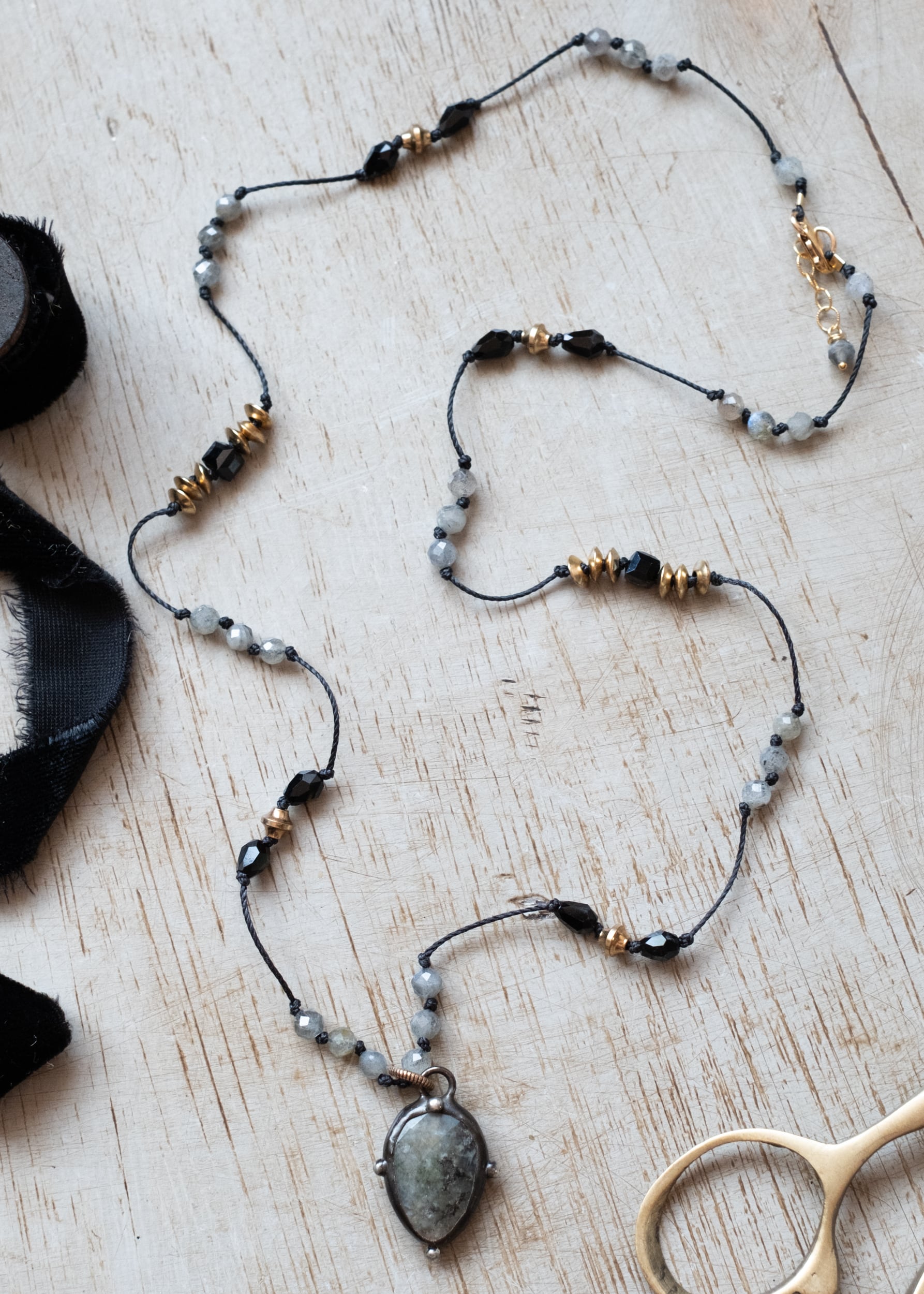 Mystic Glow Labradorite Necklace by Atelier 363, photo d