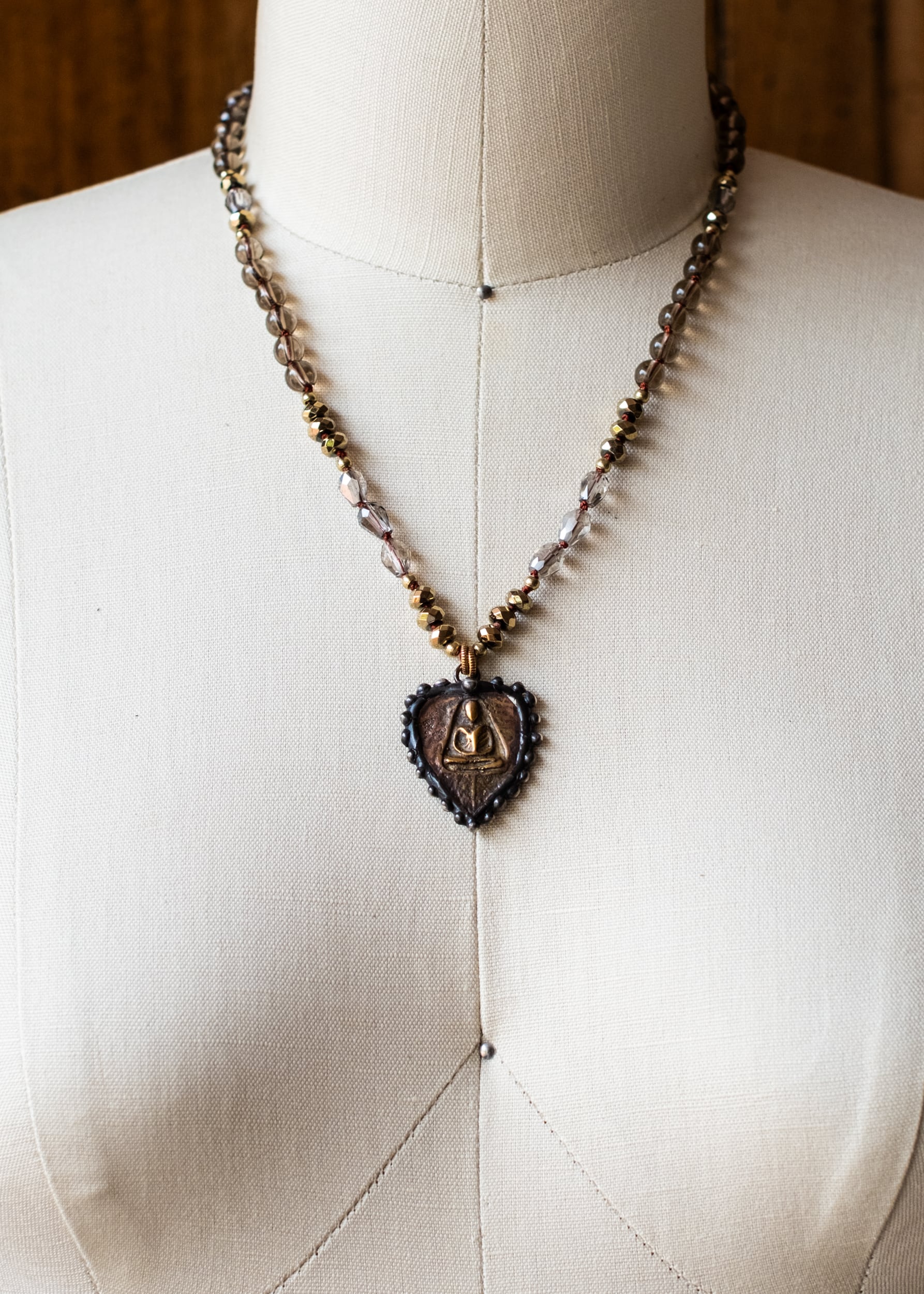 Meditation Heart Amulet Necklace by Atelier 363, photo d